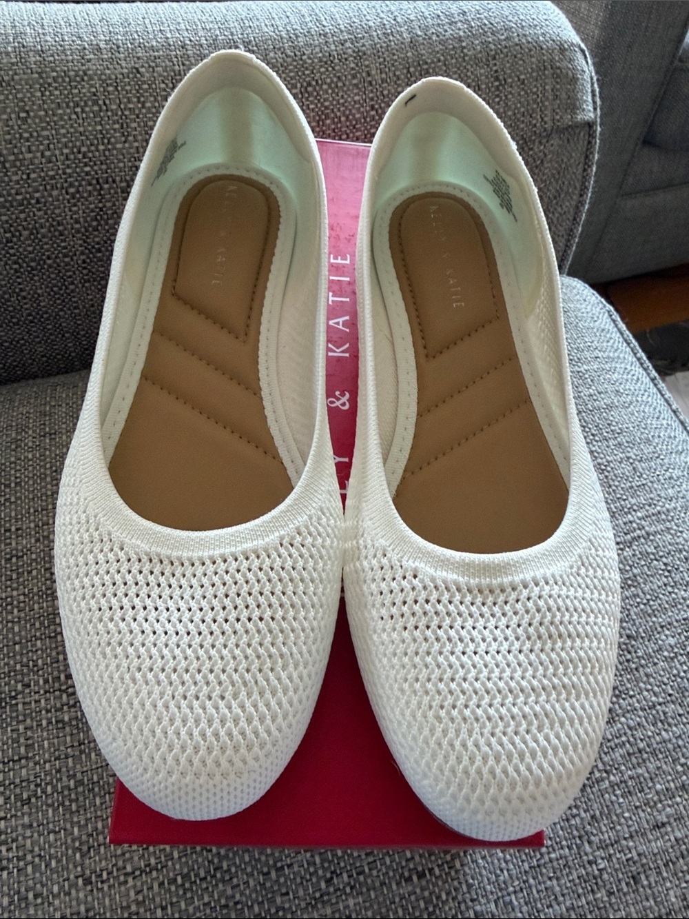 NEW IN BOX Kelly & Katie Emila White Knit Ballet Flats - Size 8